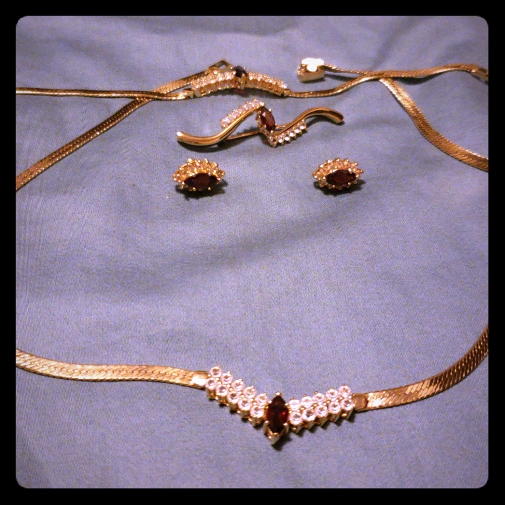 Rudy or Garnet stone in gold with diamonds.